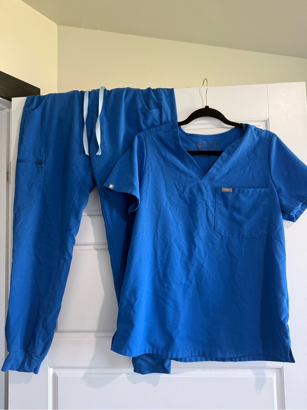 Figs Women's Scrub Set in Blue - Track Pants & Joggers